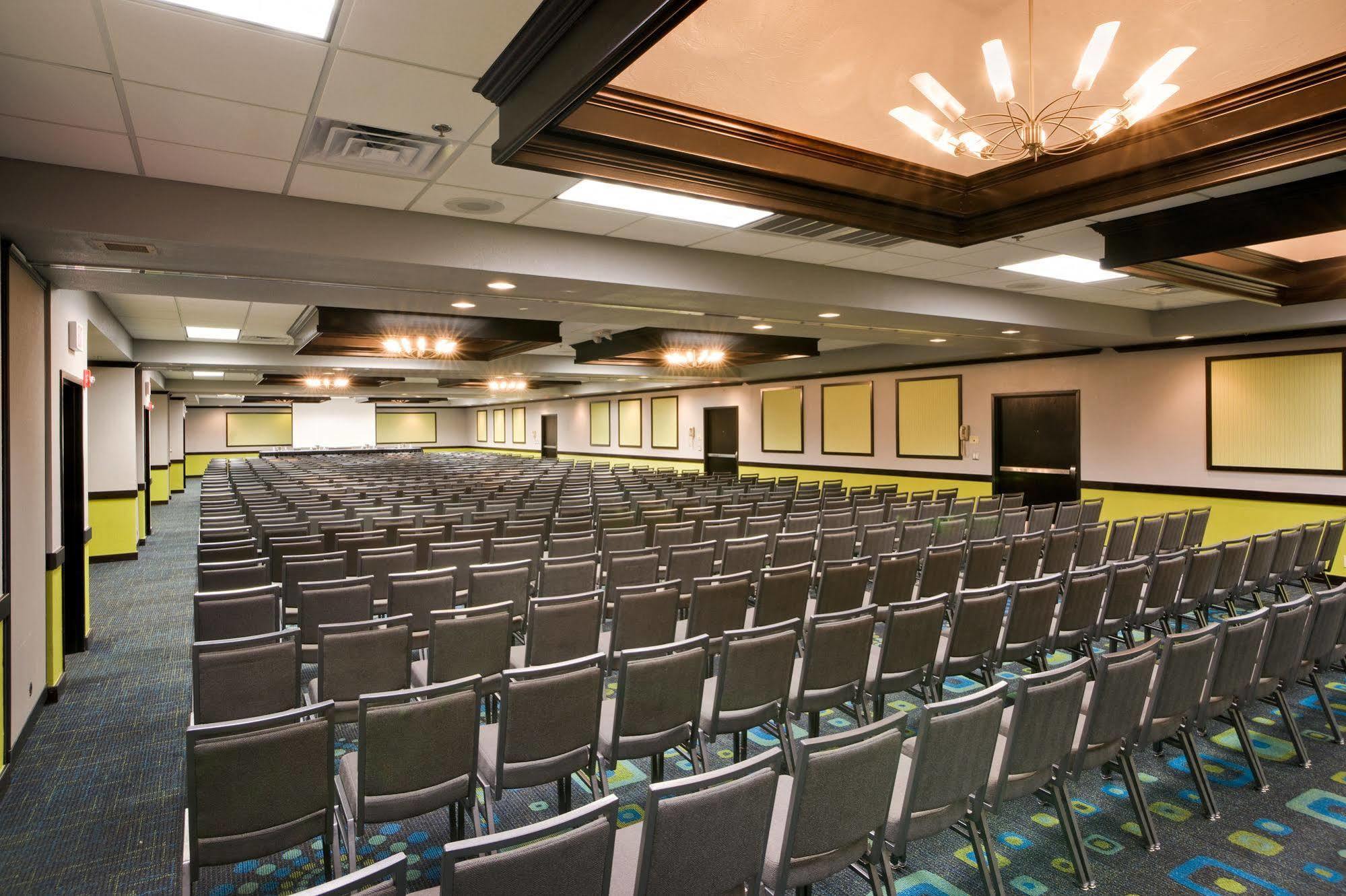 Wyndham Garden Oklahoma City Resort & Conference Hotel Near Airport, Fairgrounds Paycom & I40 Ανέσεις φωτογραφία